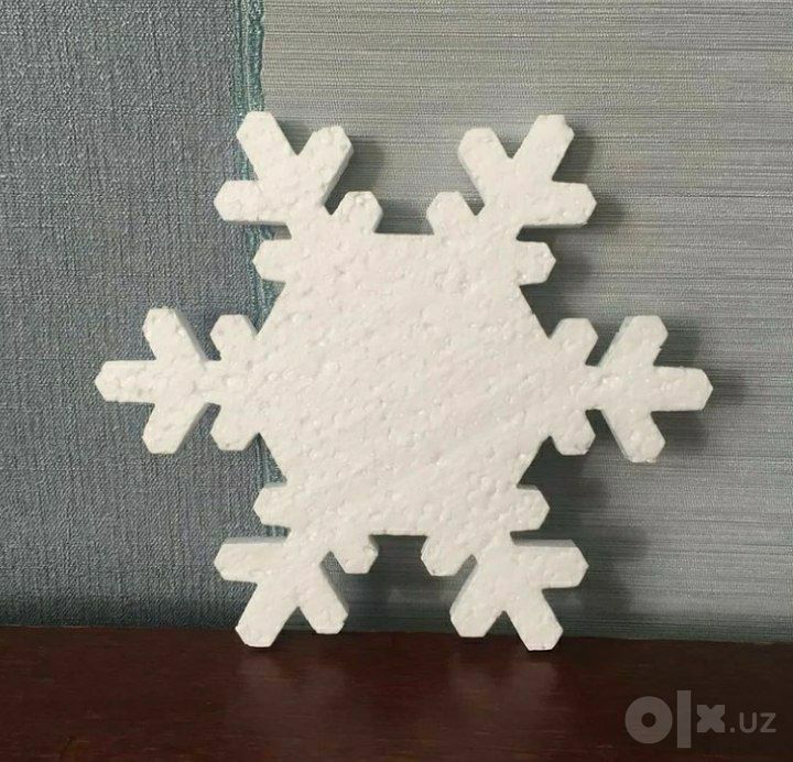 Снежинки из пенопласта