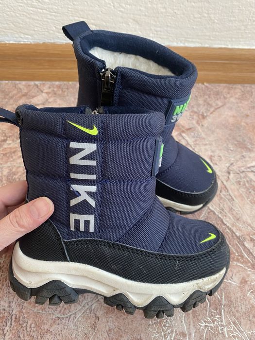 Продам детские зимние сапоги