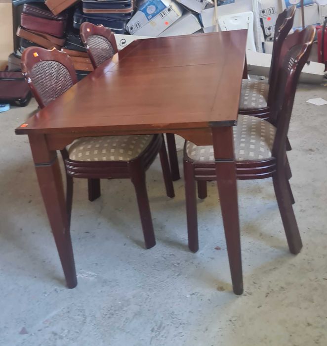 Масивна маса череша внос от Европа