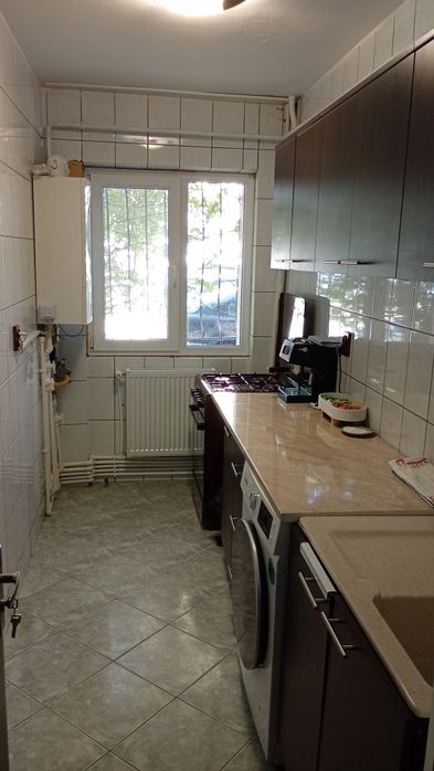 Vând ap 3 camere parter