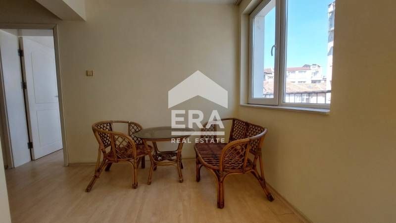 Тристаен апартамент в района на Лятно кино Тракия град Варна