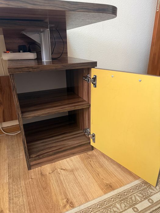 Срочно продам стол для уроков