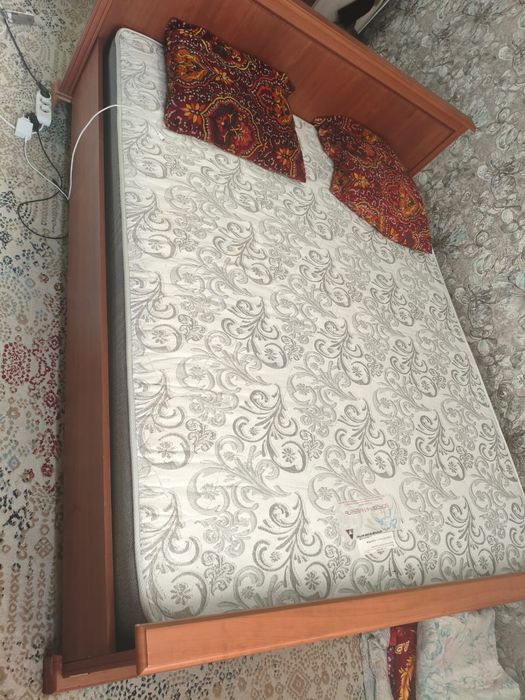Двуспальные кровати