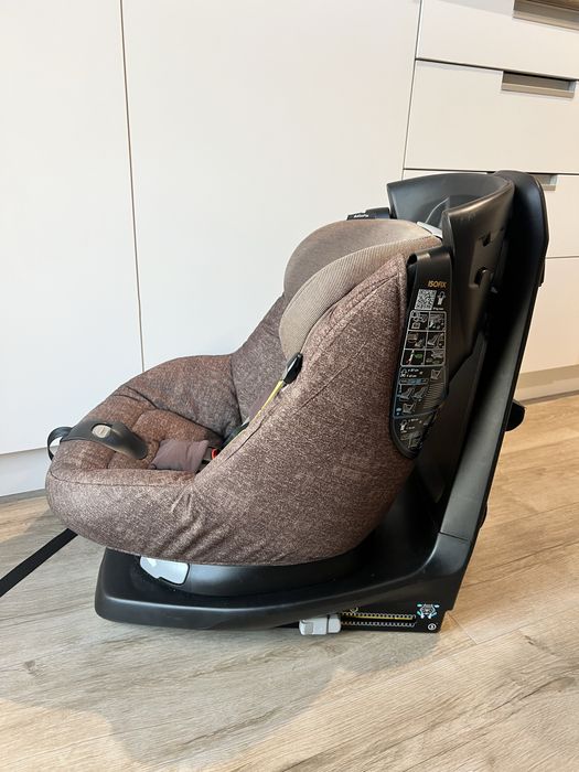 Maxi Cosi - Детско столче за кола AxissFix Nomad Brown