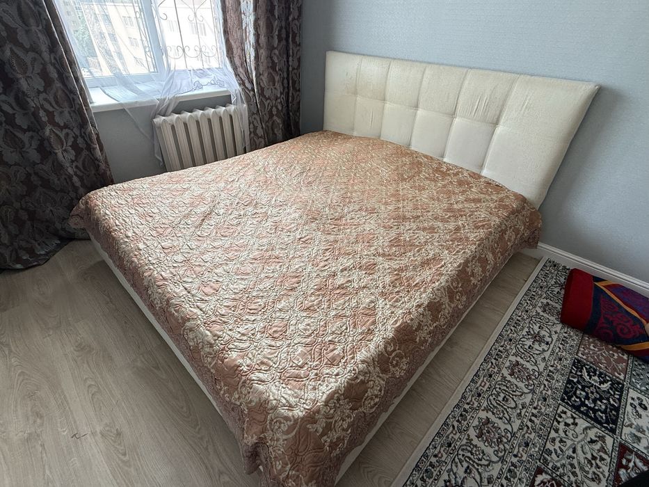 Двуспальная кровать