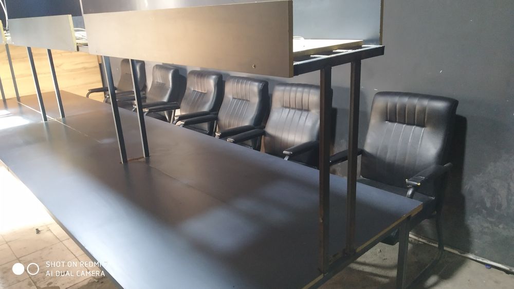 Игровой стол и стулья