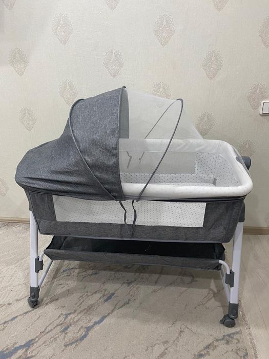 Продам манеж новый