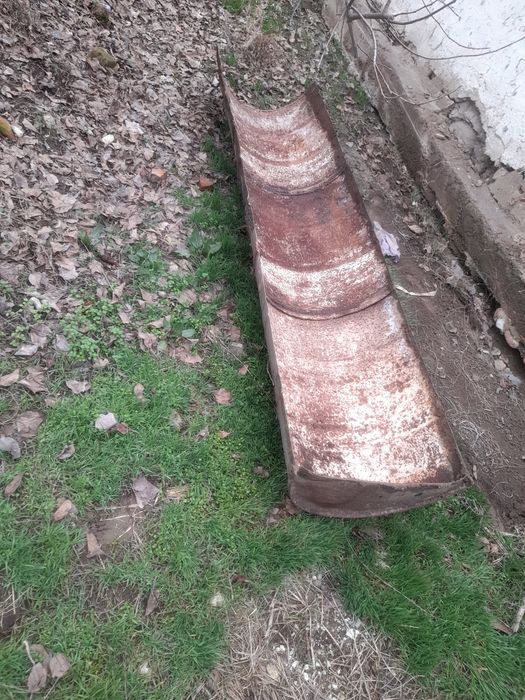 Кормушка, охра для  животных