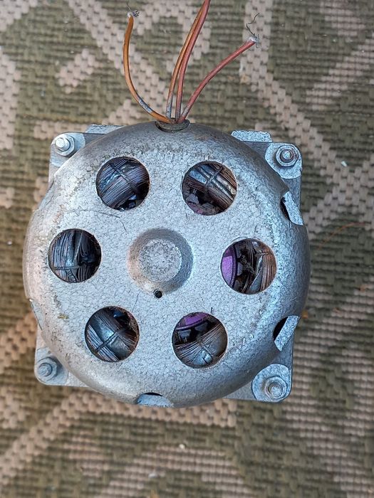 Продам асихронный двигатель  на 220/380В