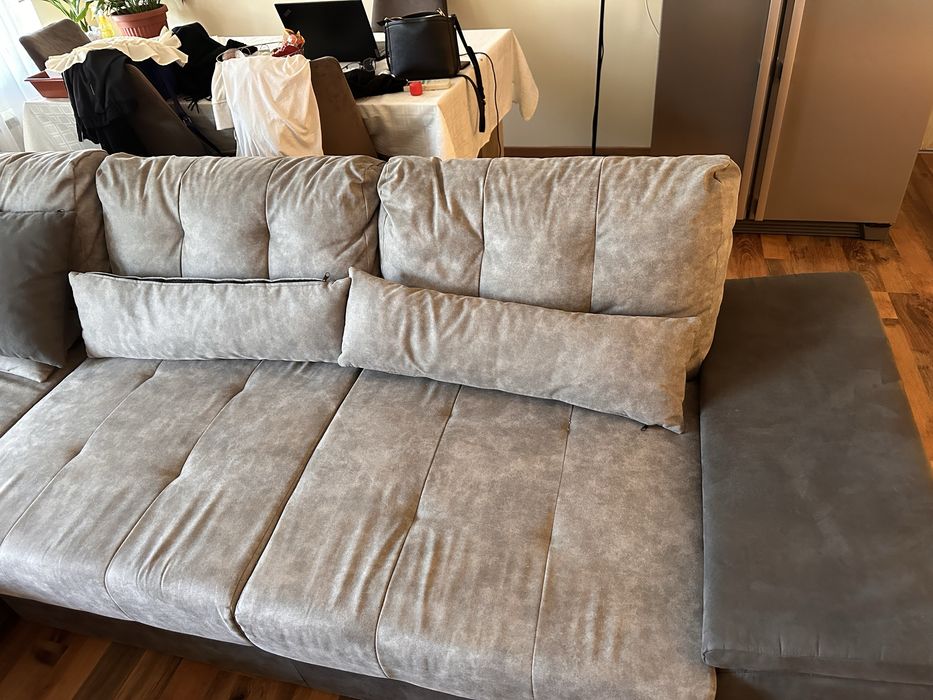 Разтегателен диван за дневна