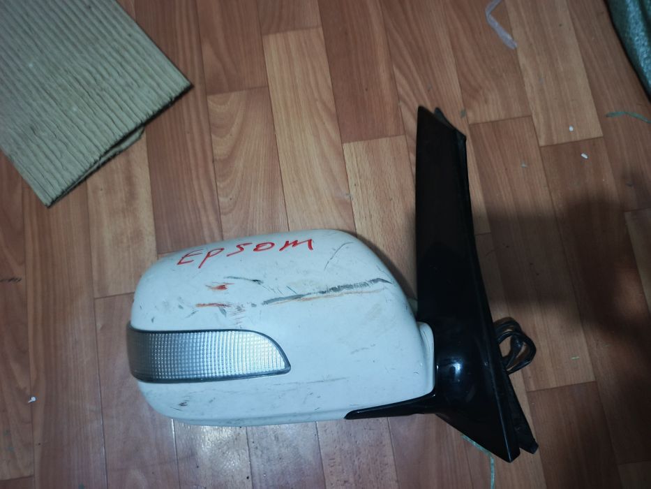 Toyota  ipsum зеркало