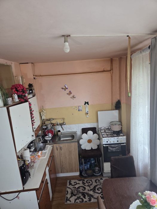 Persoana fizica:Vând garsonieră Str.Damboviței