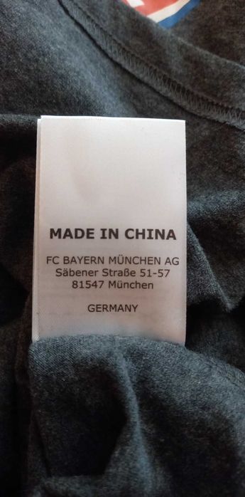 Продавам тениска на Байерн Мюнхен.