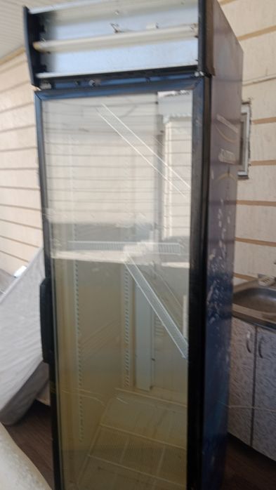 Витринный холодильник