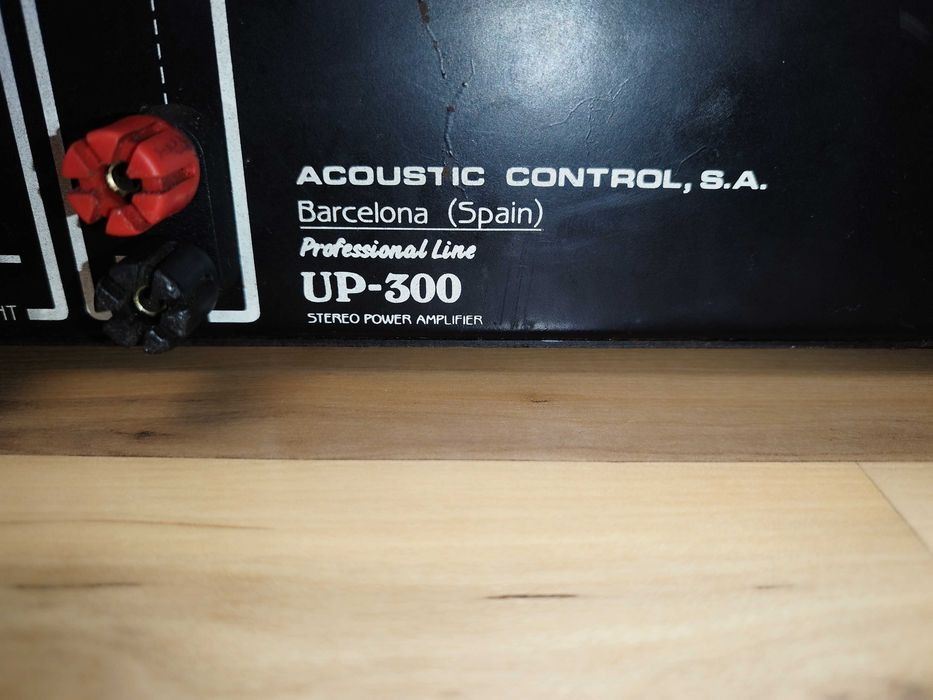 Statie / amplificator profesional Acoustic 600 Wati