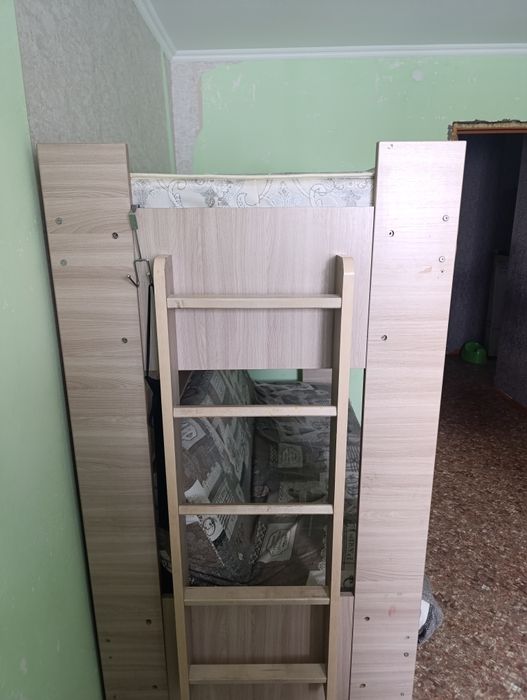 двухэтажная кровать 10.000 разобранная