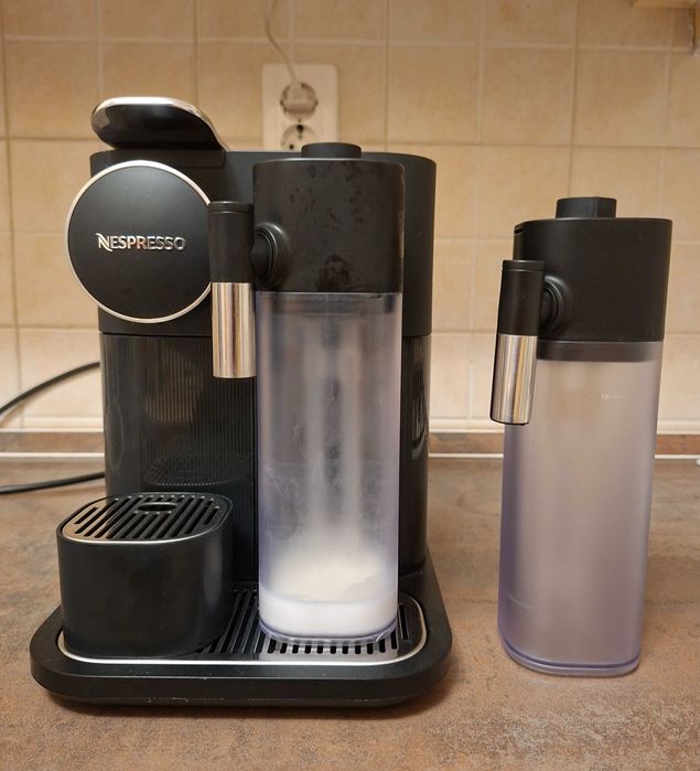Espressor Nespresso DeLonghi Gran Lattissima
