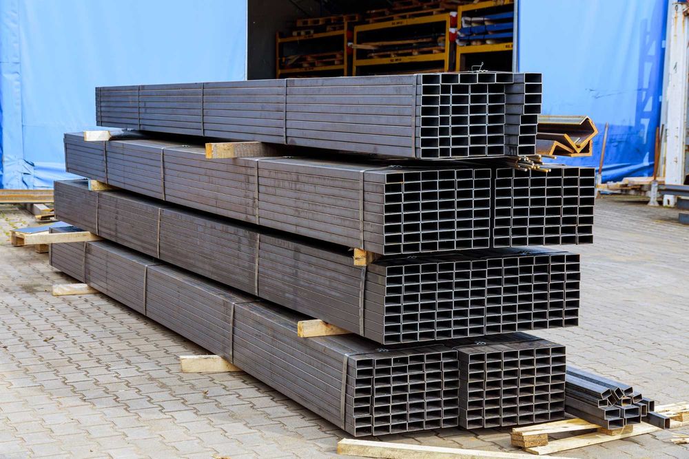 Профильная квадратная труба в наличии на складе. Нарежем под размер