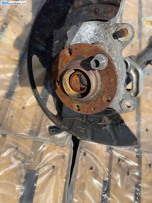 Fuzeta cu Butuc Rulment Stanga Fata Volkswagen Phaeton 2002 - 2016 Cod 4E0257M