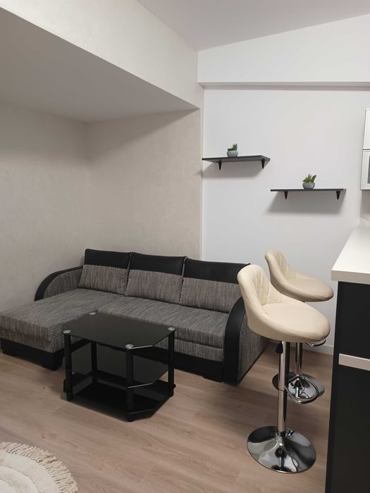 Studio de închiriat, bloc nou, parcare privată