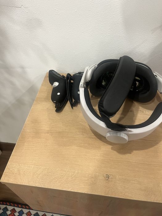 Продаю VR-очки Meta Quest 3 (Oculus Quest 3)