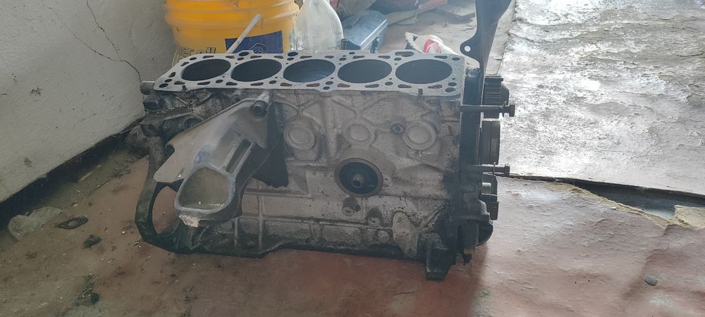 Блок цилиндров Ауди 100 с3 2.3
