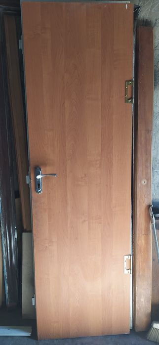 Дверь 2 ×0,6 метра комплект.