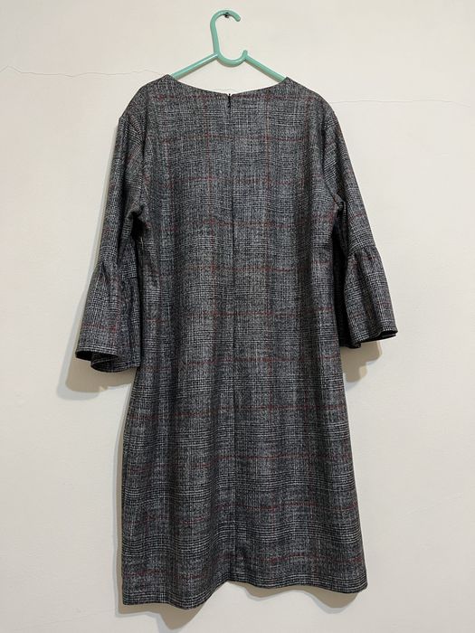 Rochie dreapta cu maneci clopot