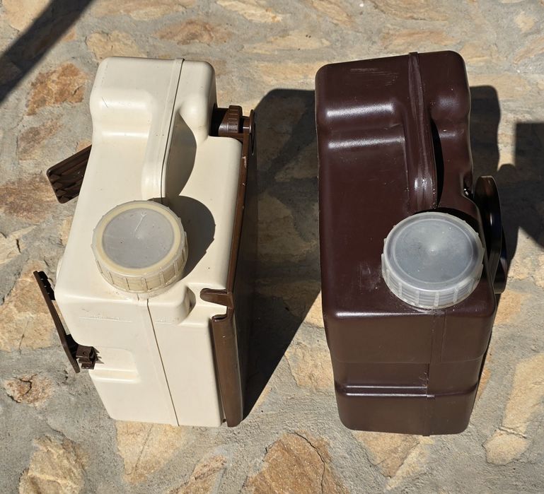 Малка химическа тоалетна