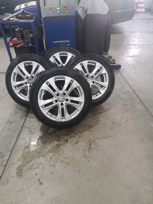 Продам резину с дисками Мерседес