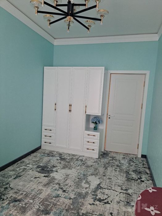 Срочно продается: Chirchiq shahri, Karvon bozor yonida kvartira sotila
