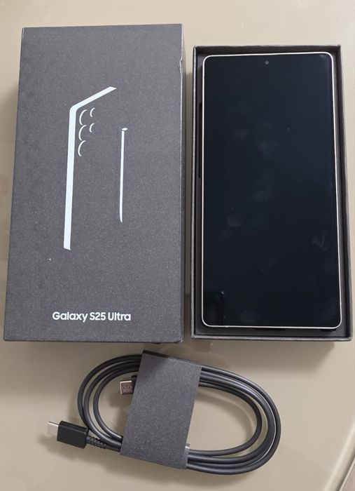 Vand Samsung Galaxy S25 Ultra 512GB - Titanium Black, ca nou