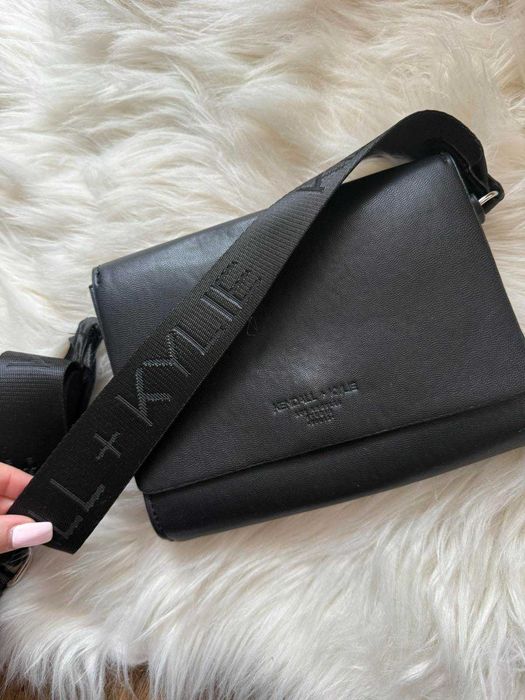 Дамски чанти Moschino, Tommy Hilfiger, Kendall + Kylie, Guess оригинал