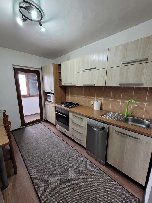 Apartament central 2 camere decomandat 57 mp cu 2 parcari platite