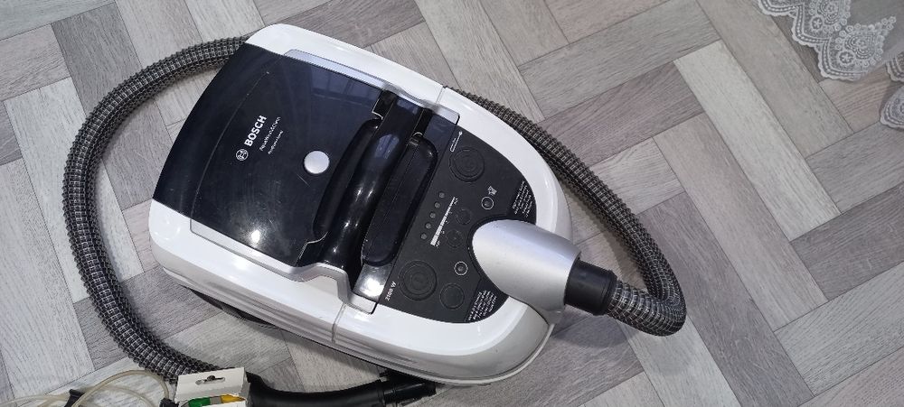 Продам пылесос 3/1 от  Bosch.