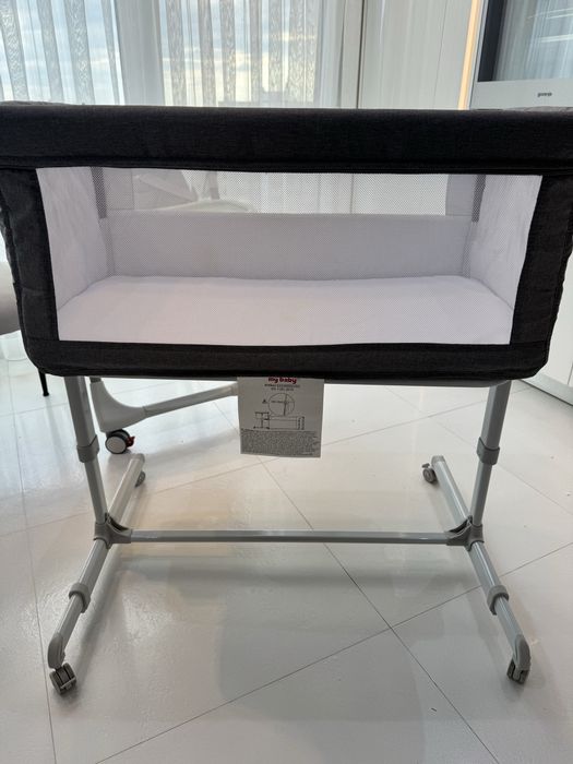 Сива бебешка мини кошара с падаща страна само за 100лв