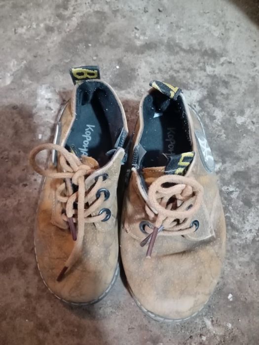 Сапожки ботинки.