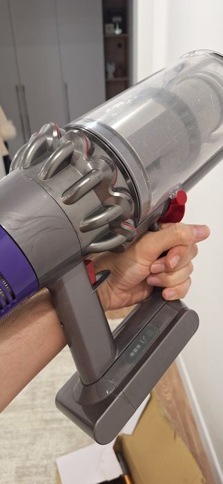 Продам Dyson v10 пылесос