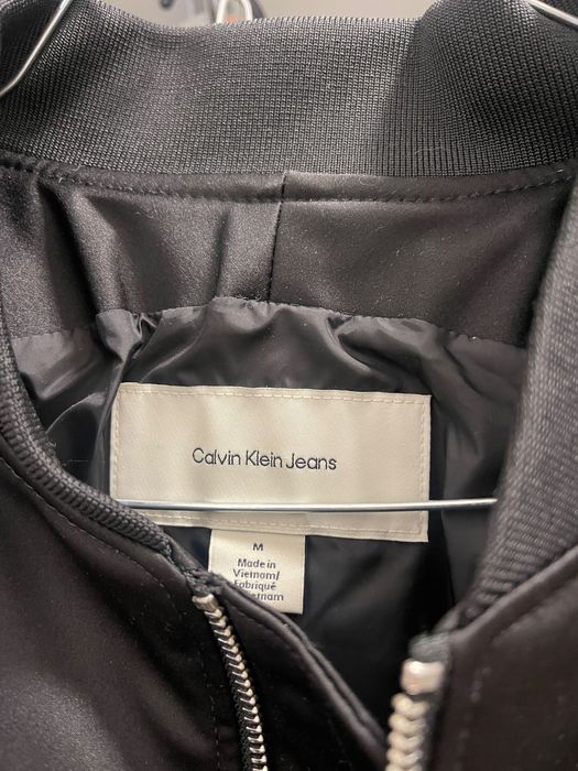 Дамски бомбер Calvin Klein чисто ново -размер M
