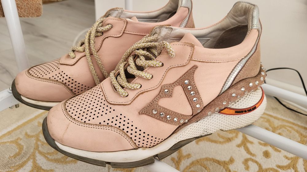 Кроссовки модные