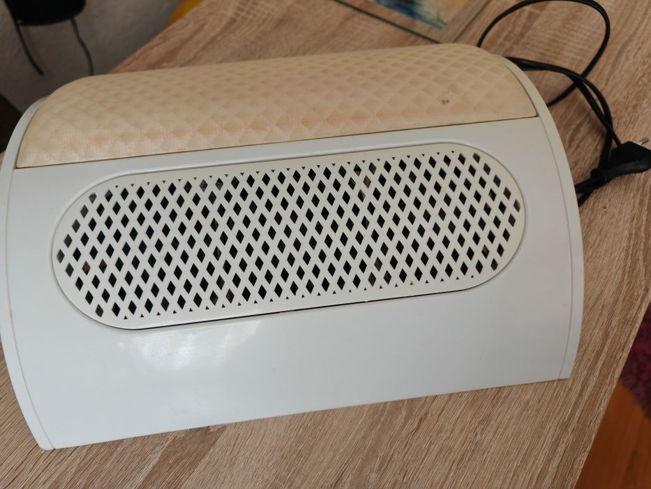 Aspirator manichiura