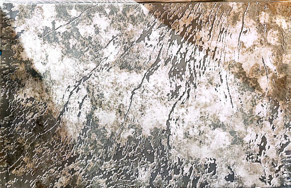 Продават се два килима