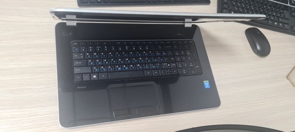 HP Pavilion notebook sotiladi core i3 inside