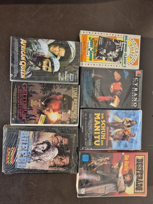 Vând 14 casete video VHS originale colectie filme istorice,Război ,western