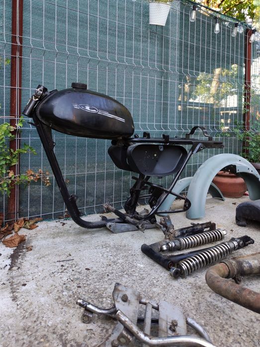 Motocicleta Minsk 125 și piese pentru încă unul