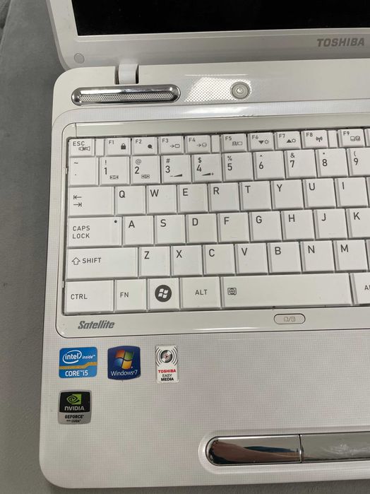 Toshiba Satellite L755 15.6" hd i5-2410M 4GB 480 ssd