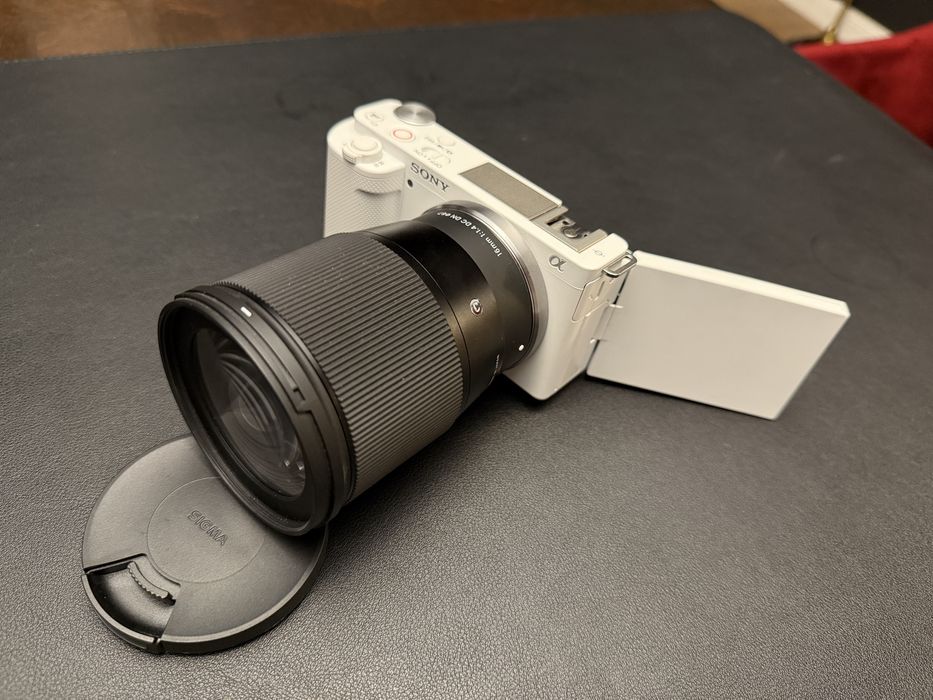 Sony ZVE 10, Sigma 16 mm f1.4, TTartisan 35 mm mk2 f1.8