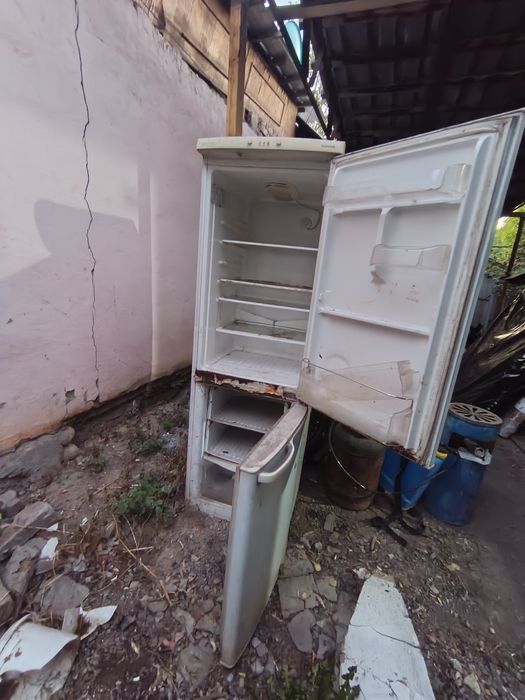 Отдам два холодильника бесплатно