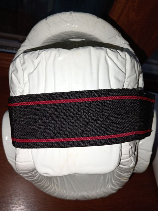 Продаю шлем для спорта карате