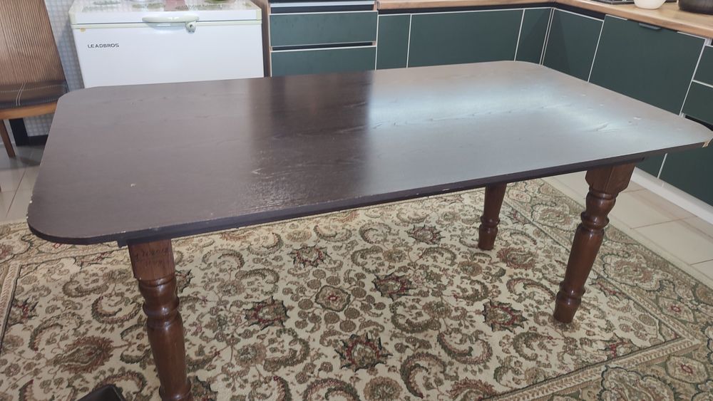 Обеденный стол. Кухонный стол